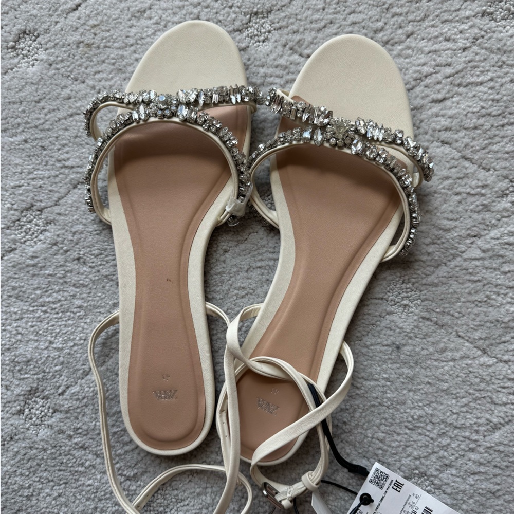 NWT Zara ivory crystal rhinestones flat sandals sz 41
New with tags sz 41 or 10